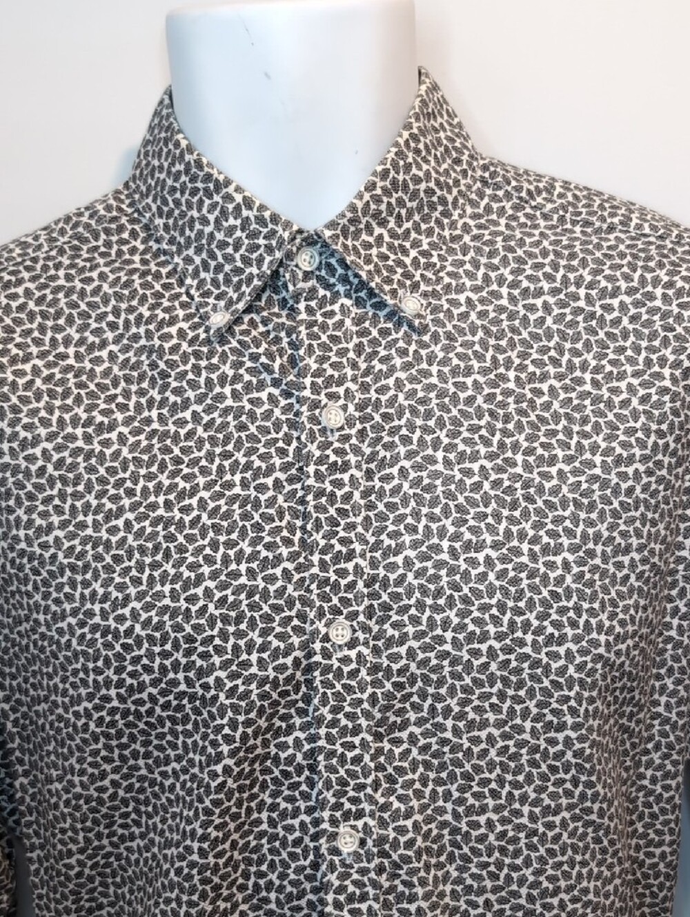 Simons Le 31  Black & White Leaf Print Slim Fit Button Down Shirt Size 15.5